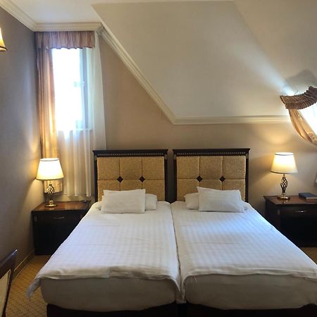 Villa Hotel Debrecen Esterno foto
