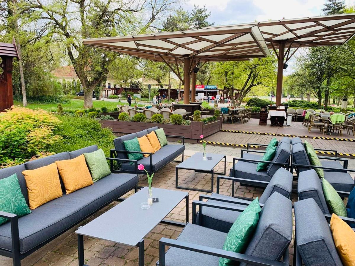 Villa Hotel Debrecen Esterno foto