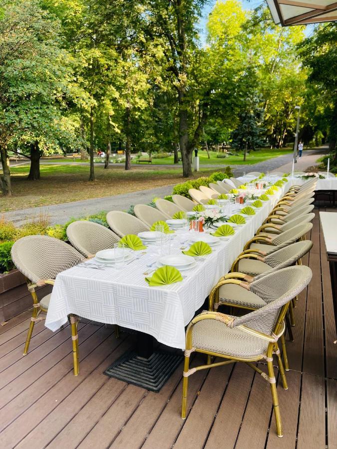 Villa Hotel Debrecen Esterno foto