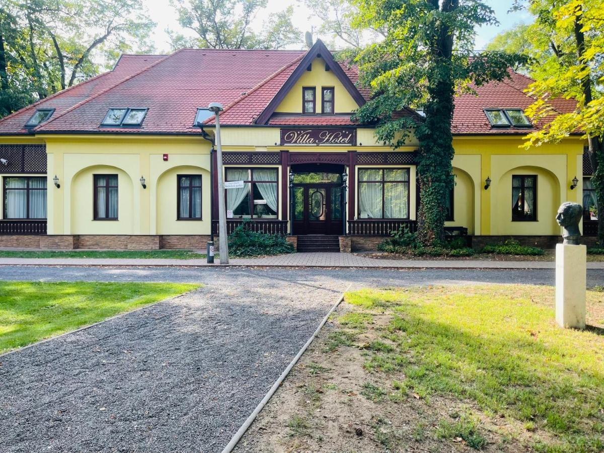 Villa Hotel Debrecen Esterno foto