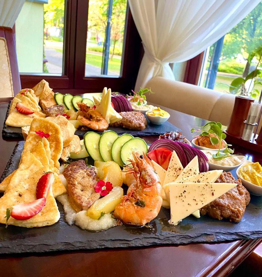 Villa Hotel Debrecen Esterno foto
