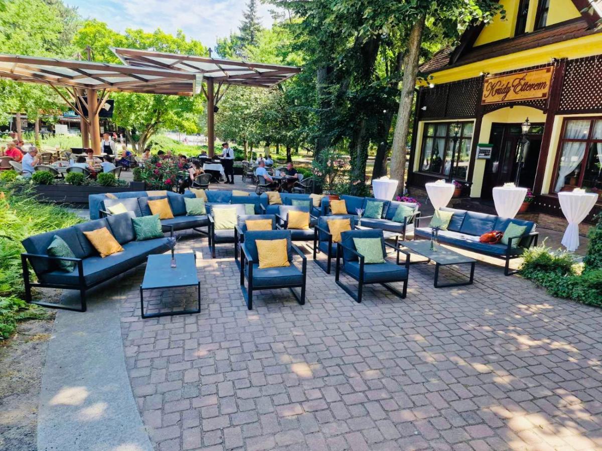 Villa Hotel Debrecen Esterno foto