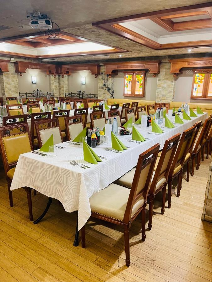 Villa Hotel Debrecen Esterno foto