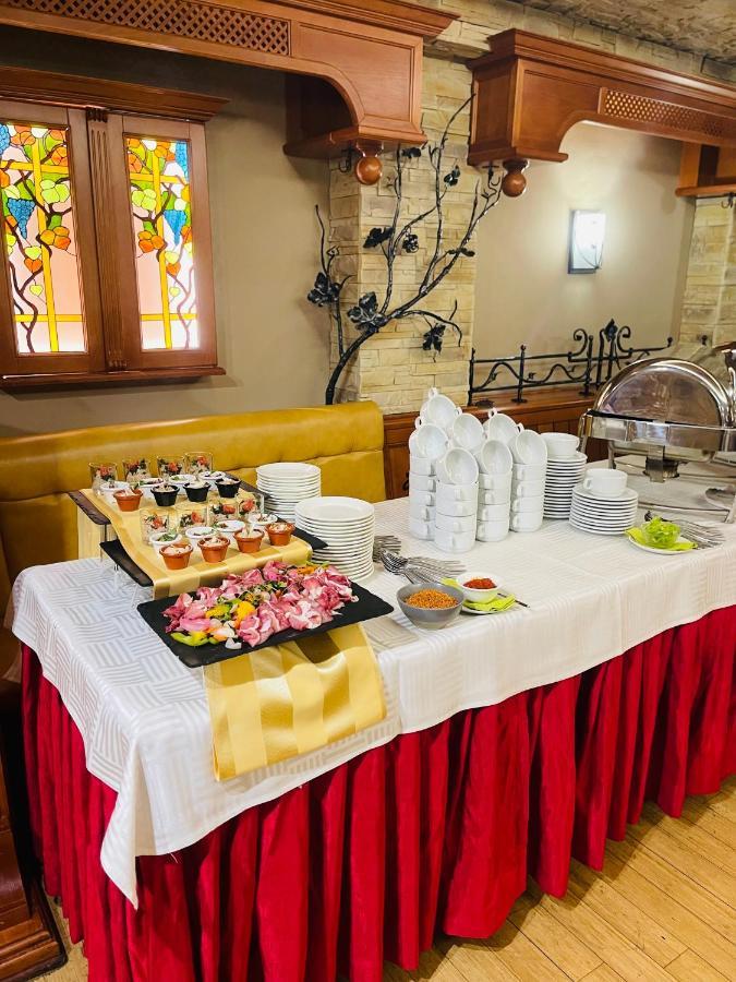 Villa Hotel Debrecen Esterno foto