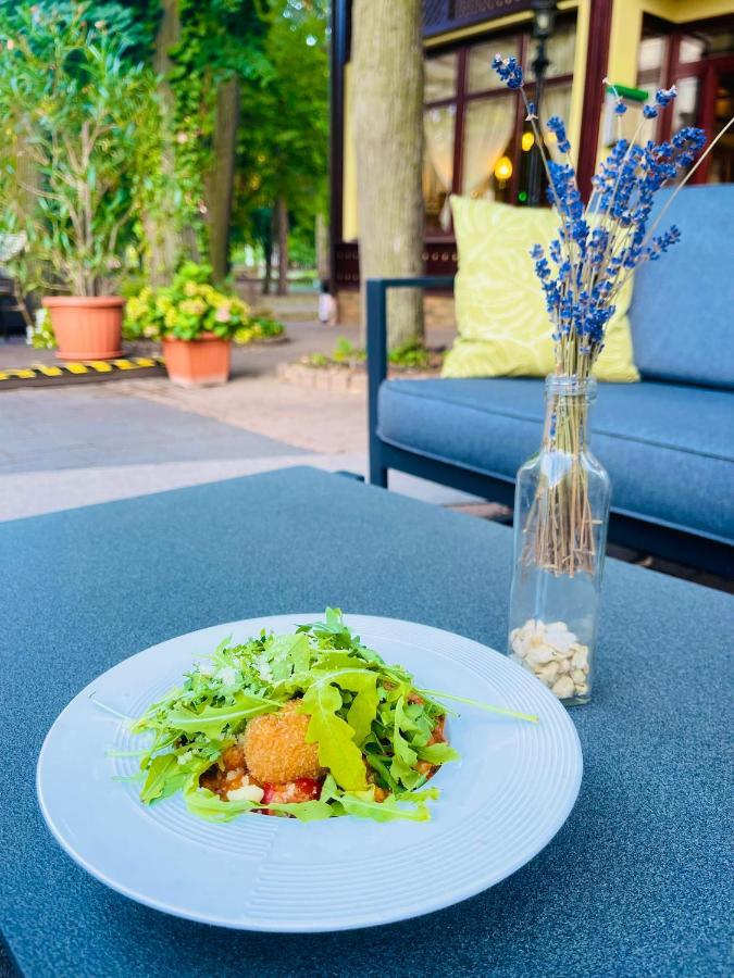 Villa Hotel Debrecen Esterno foto