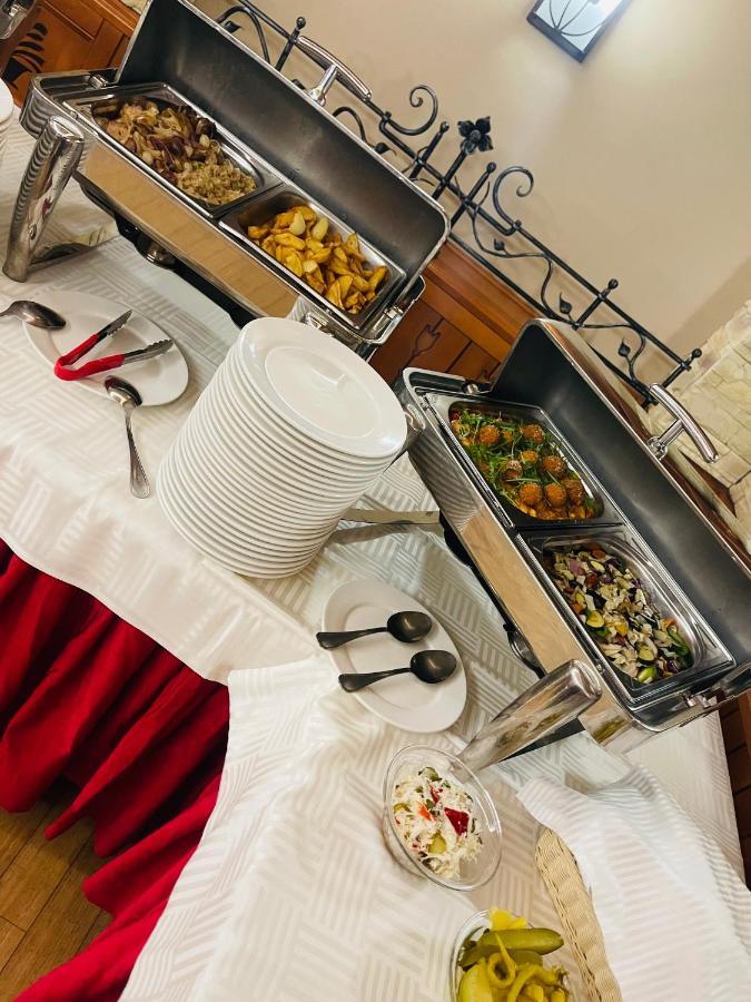 Villa Hotel Debrecen Esterno foto