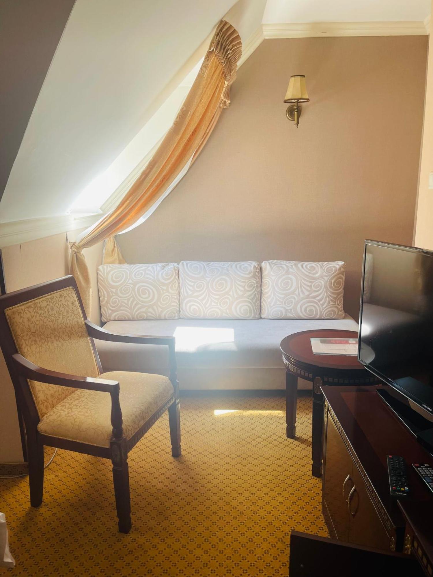Villa Hotel Debrecen Esterno foto