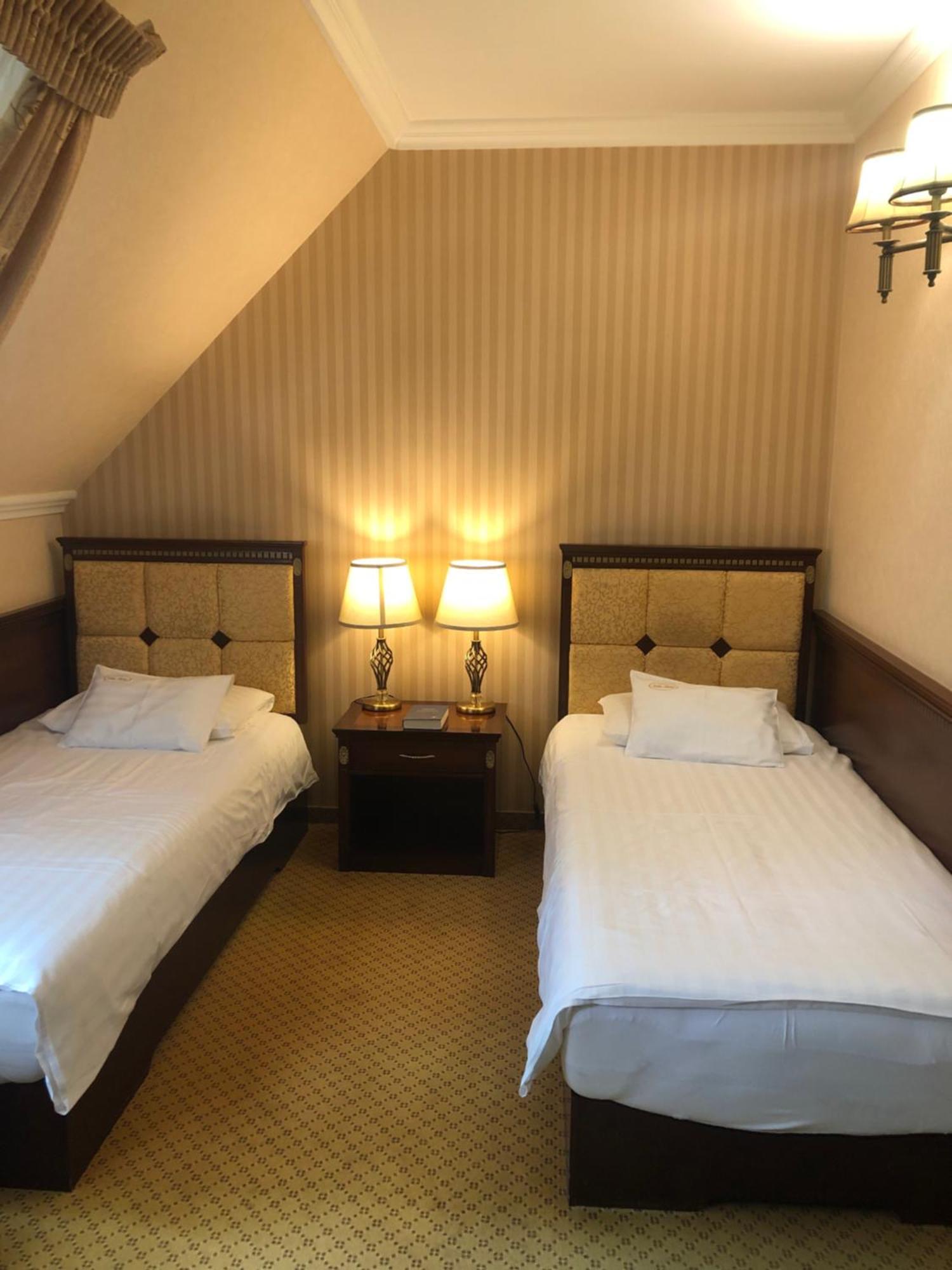Villa Hotel Debrecen Esterno foto