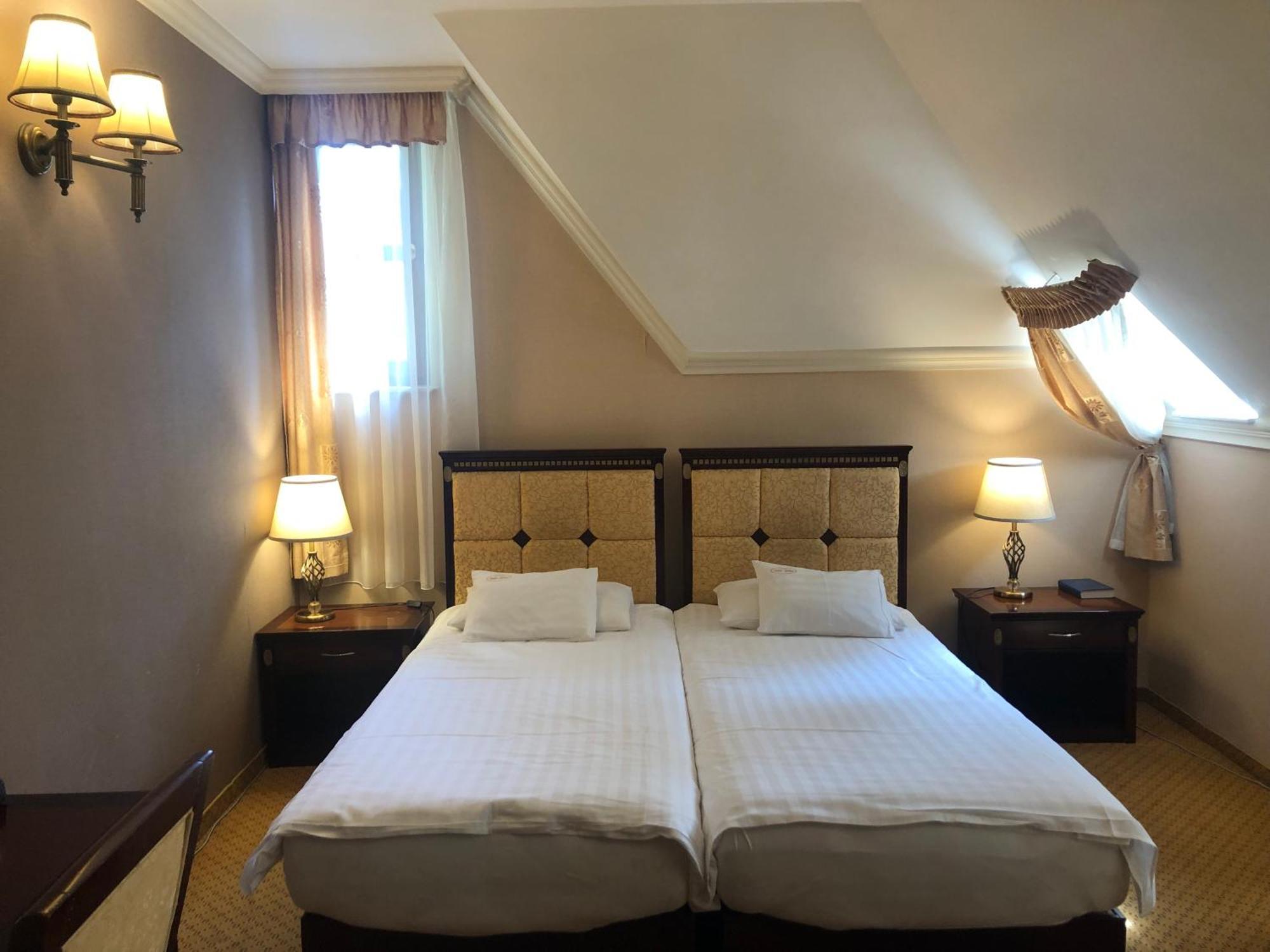 Villa Hotel Debrecen Esterno foto