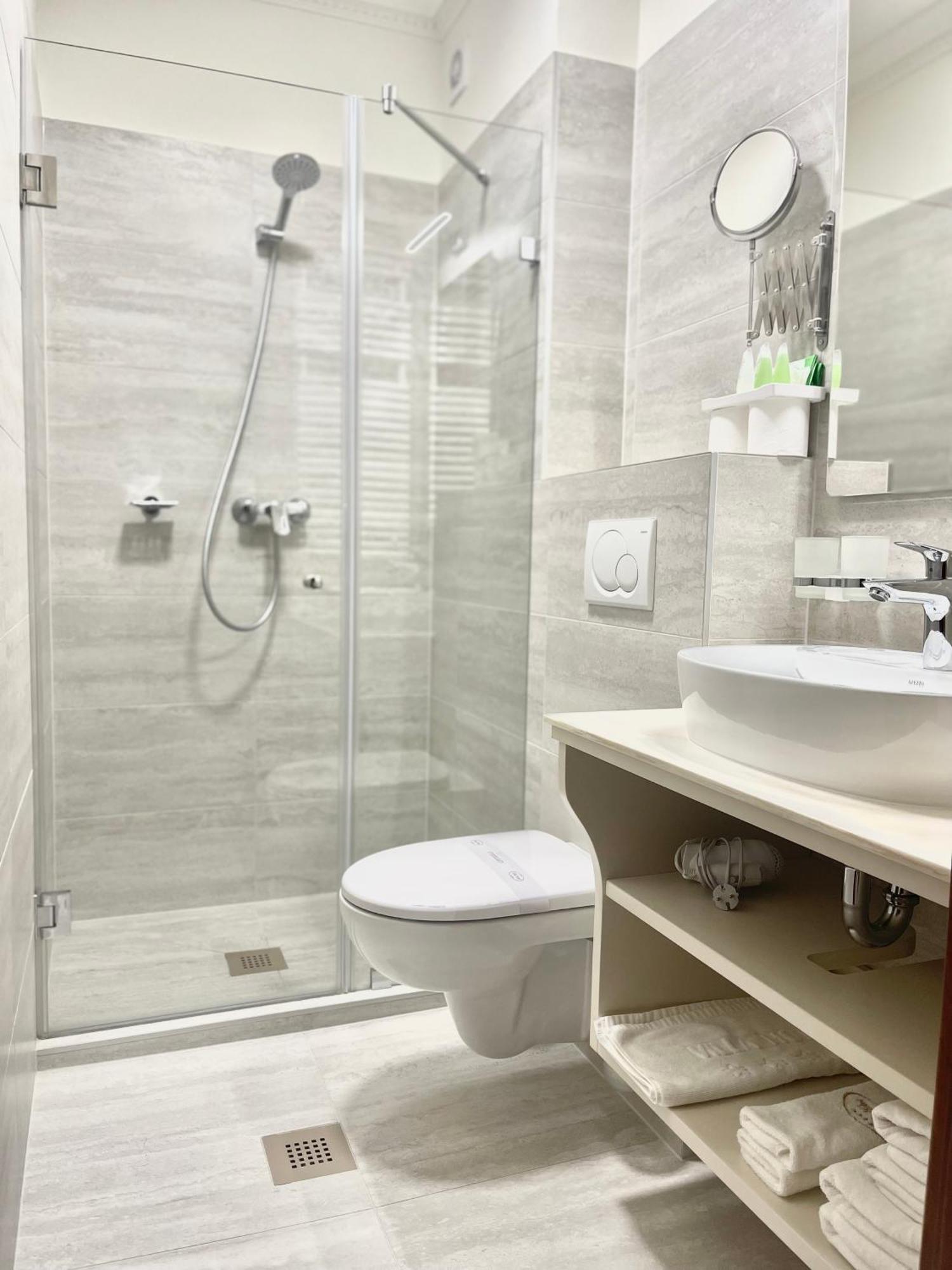 Villa Hotel Debrecen Esterno foto