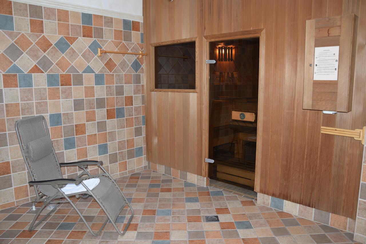 Villa Hotel Debrecen Esterno foto