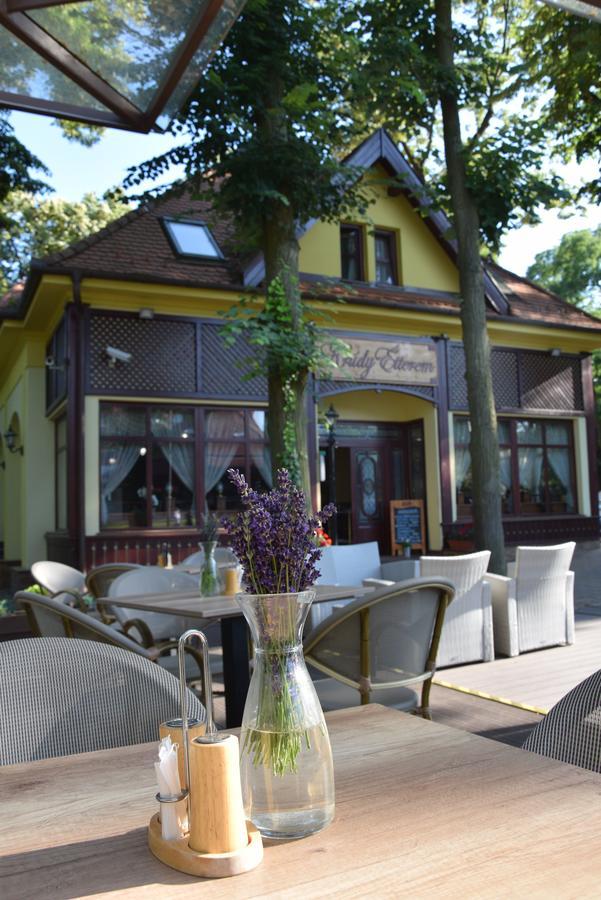 Villa Hotel Debrecen Esterno foto